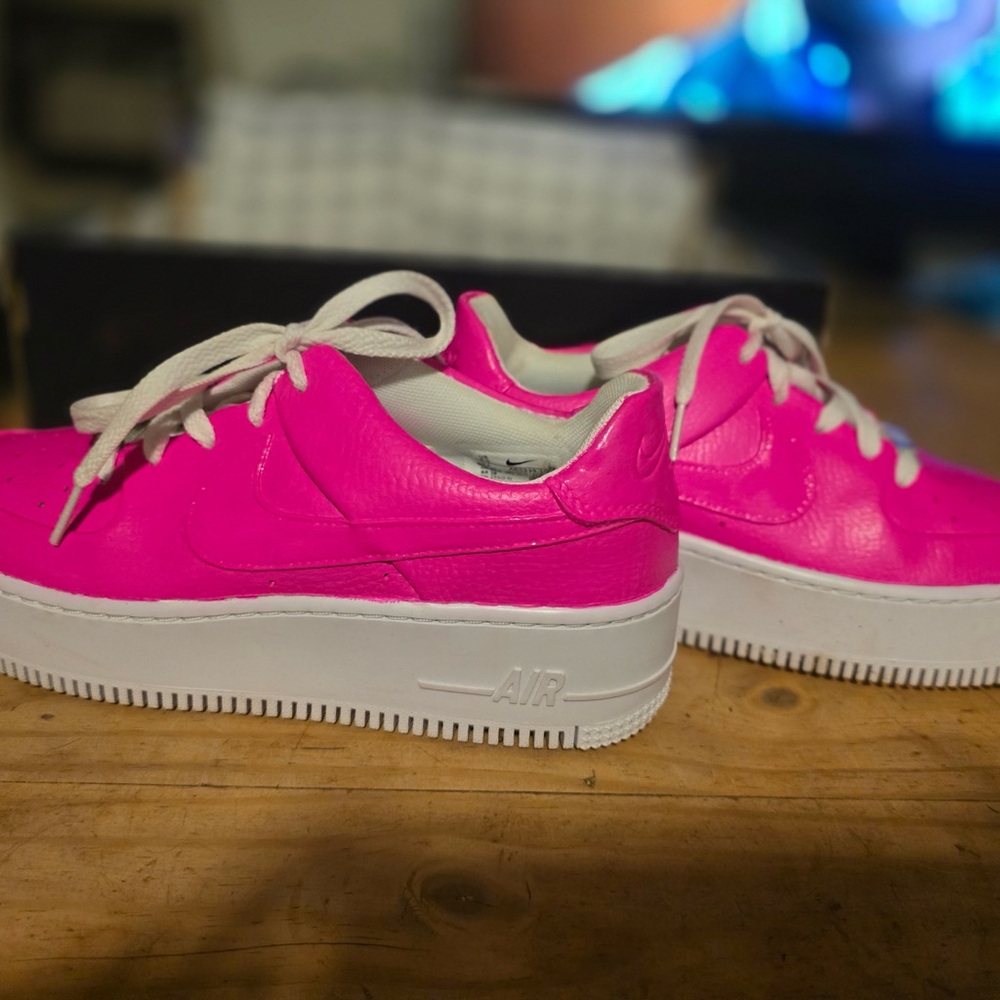 NIKE AIR FORCE 1